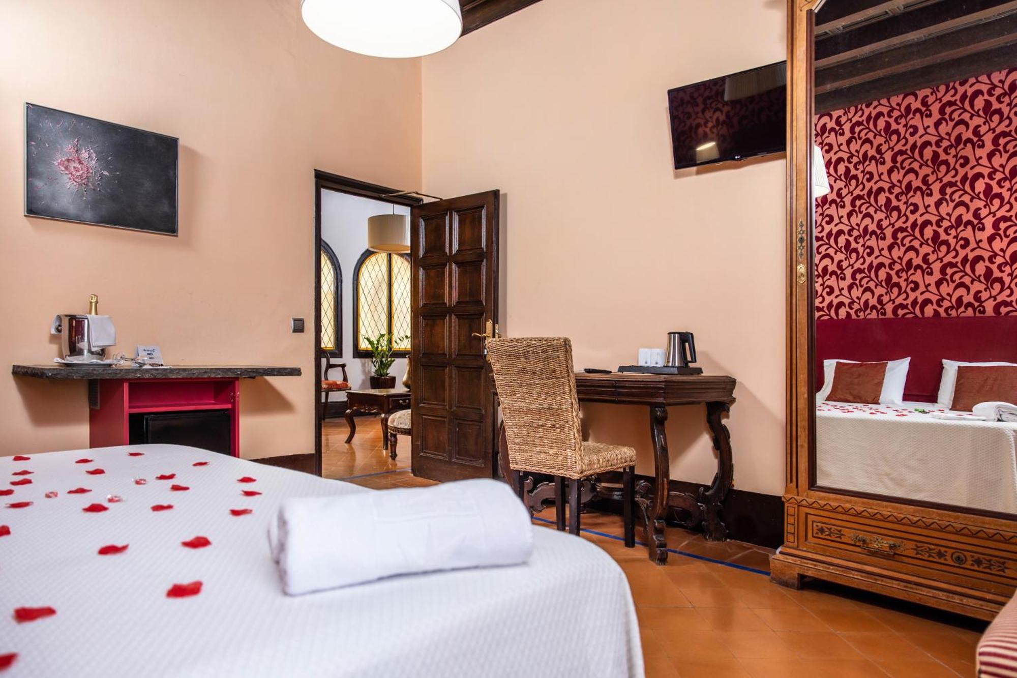 Rvhotels Palau Lo Mirador Torroella de Montgrí Esterno foto