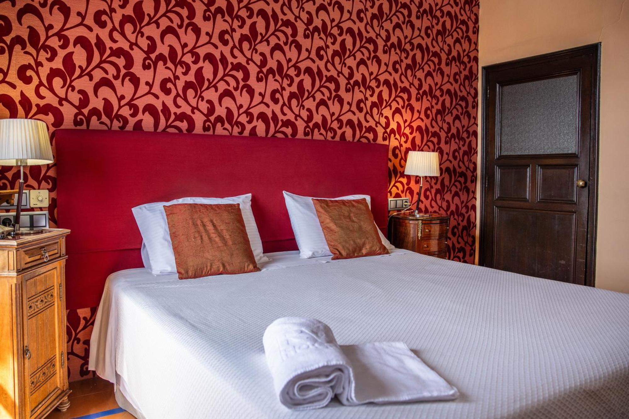 Rvhotels Palau Lo Mirador Torroella de Montgrí Esterno foto