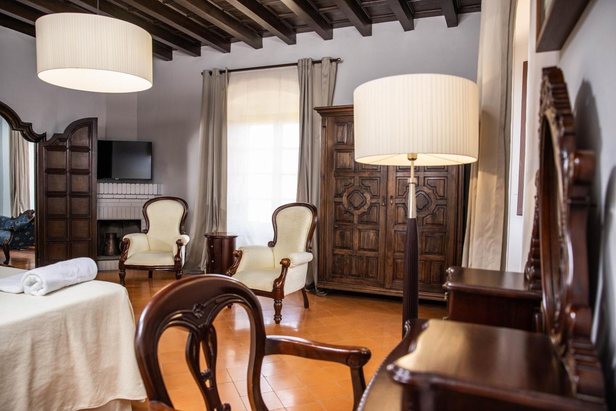 Rvhotels Palau Lo Mirador Torroella de Montgrí Esterno foto